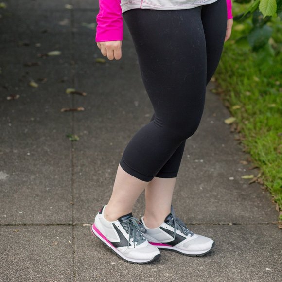 Brooks Running Chariot Sneaker in Gray, Black, and Magenta Pink Sz 9.5 - Picture 4 of 10